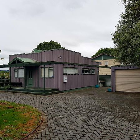 Central Taupo Townhouse Bagian luar foto