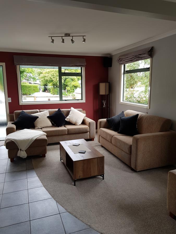 Central Taupo Townhouse Bagian luar foto