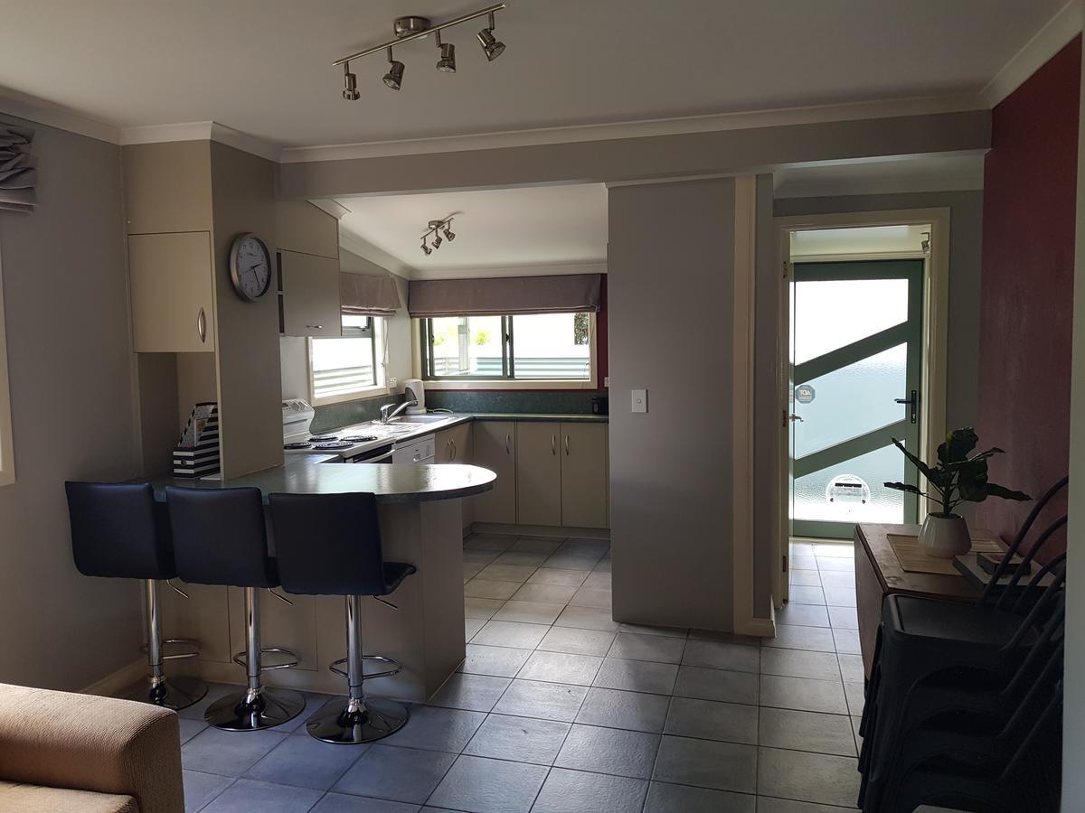 Central Taupo Townhouse Bagian luar foto